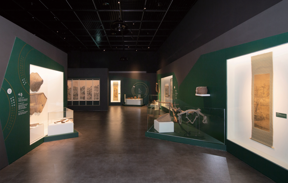 2025년 국립농업박물관 상반기 기획전시 3부 하늘을 읽다 코너 전시 장면